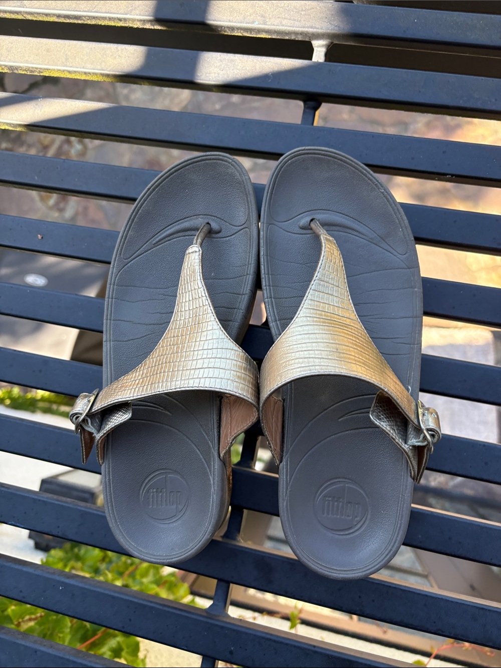 Gold fitflip thong sandal